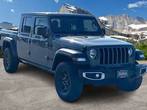 Used 2023 Jeep Gladiator Sport AWD/4WD image 12