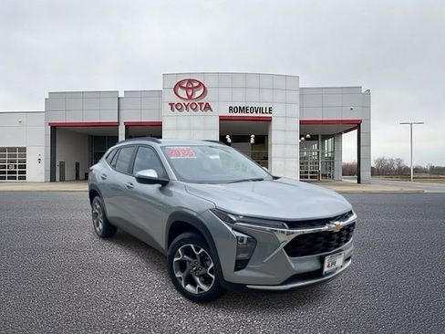 Used 2025 Chevrolet Trax LT w/ LT Convenience Package FWD image 1
