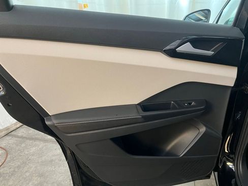 Certified 2025 Volkswagen Taos S image 25