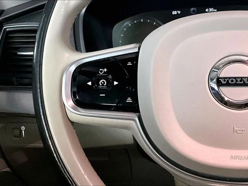 Used 2017 Volvo XC90 T6 Momentum w/ Vision Package image 24