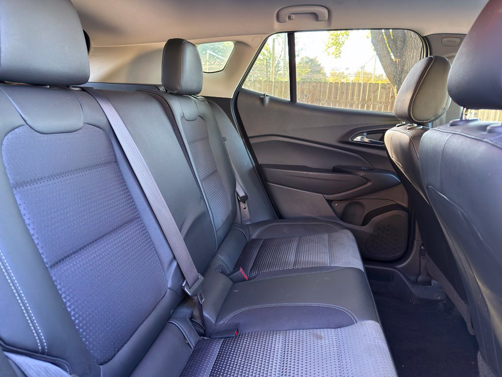 Used 2025 Chevrolet Trax LT FWD image 28