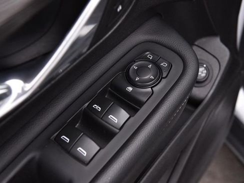 Used 2024 GMC Terrain SLT image 8