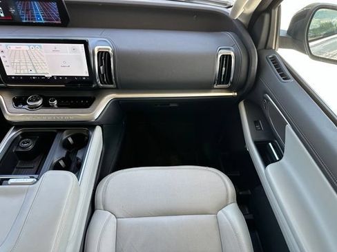 Used 2025 Ford Expedition Max Platinum w/ Driver's Package AWD/4WD image 14