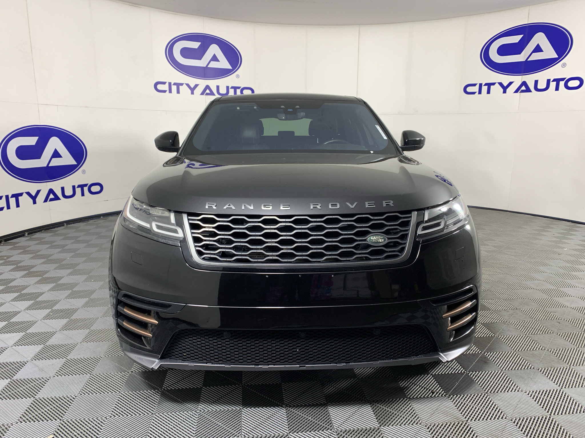 Used 2018 Land Rover Range Rover Velar R-Dynamic SE AWD/4WD image 9
