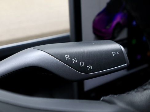 Used 2024 Tesla Model Y Long Range AWD/4WD image 32