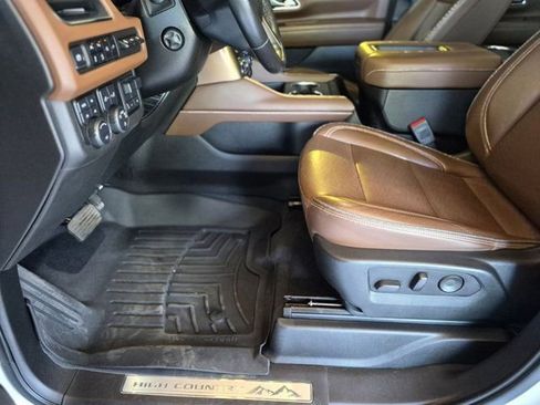 Used 2021 Chevrolet Suburban High Country AWD/4WD image 17