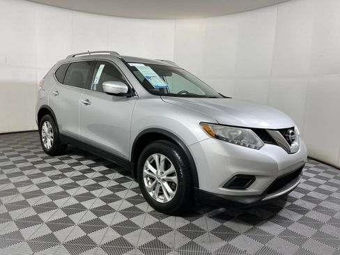Used 2015 Nissan Rogue SV image 6