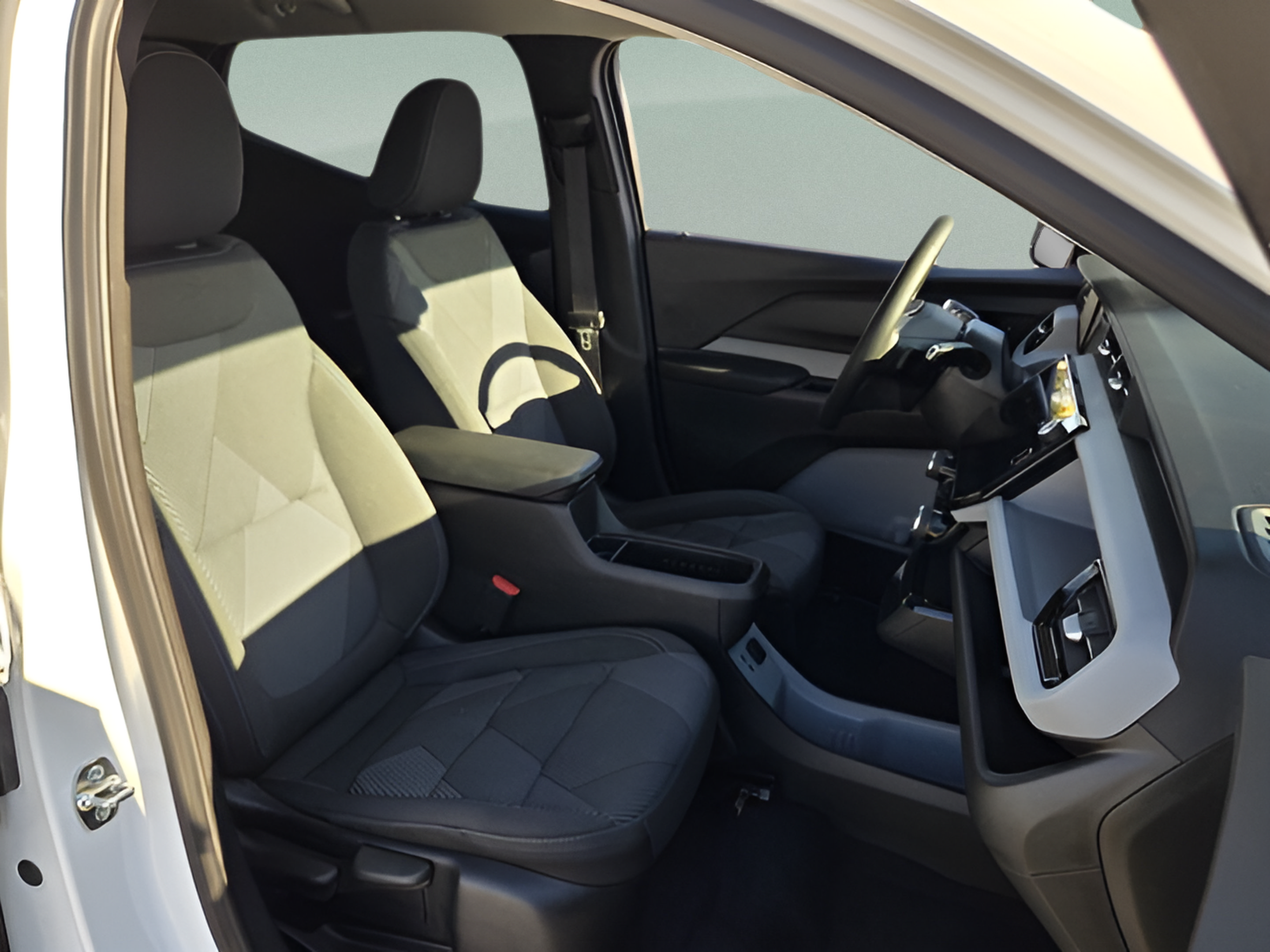 Certified 2027 Chevrolet Bolt LT w/ Comfort Package FWD image 18