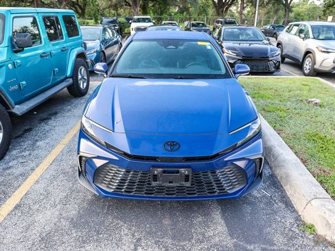 Used 2025 Toyota Camry SE w/ Convenience Package FWD image 5