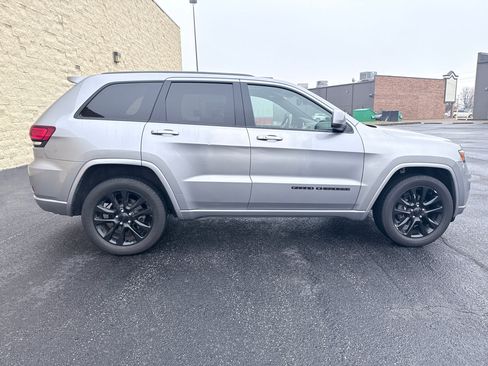 Used 2020 Jeep Grand Cherokee Altitude image 6
