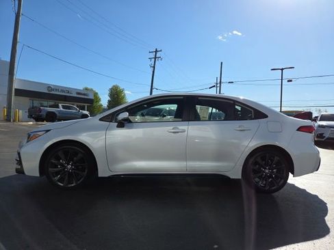Used 2026 Toyota Corolla SE FWD image 4