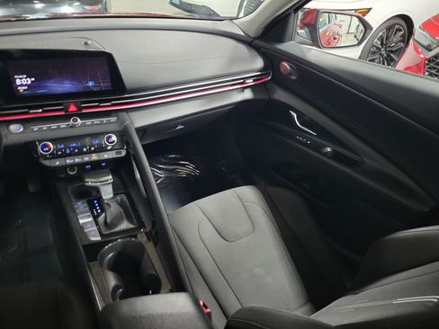 Used 2025 Hyundai Elantra SEL FWD image 13