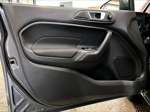 Used 2015 Ford Fiesta SE image 20