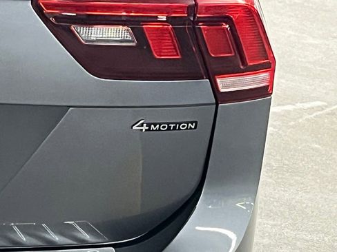 Used 2023 Volkswagen Tiguan SE w/ Panoramic Sunroof Package image 36