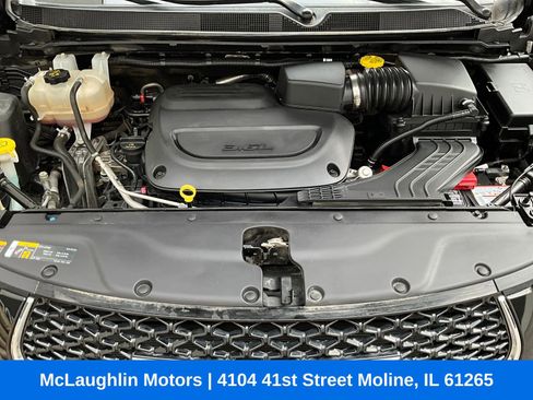 Used 2023 Chrysler Pacifica Touring-L image 17