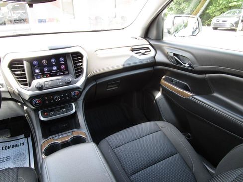 Used 2023 GMC Acadia SLE w/ Driver Convenience Package FWD image 9