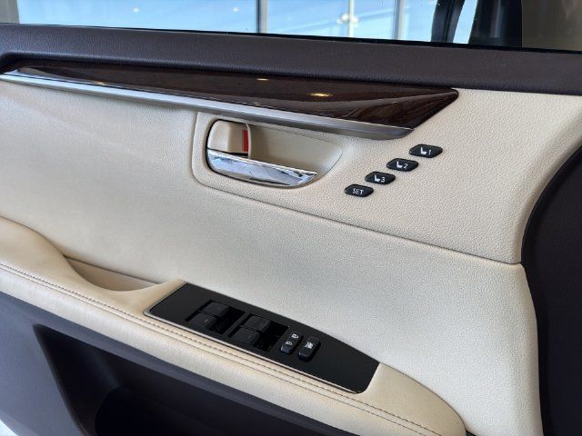 Used 2016 Lexus ES 350 w/ Luxury Package w/Wood Trim FWD image 22