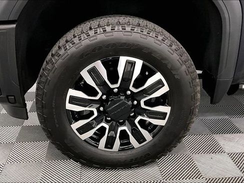 Used 2024 GMC Sierra 3500 Denali Ultimate AWD/4WD image 10