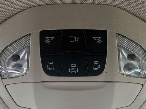Used 2024 Chrysler Voyager LX FWD image 19