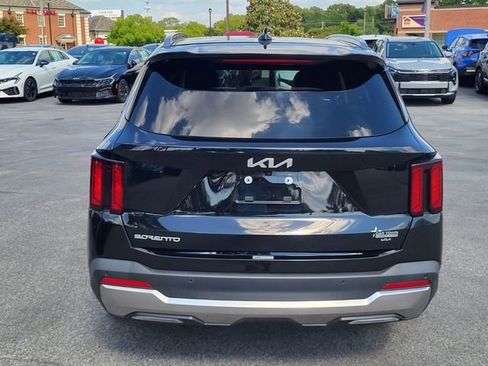 Used 2024 Kia Sorento S w/ Panoramic Sunroof Package FWD image 3