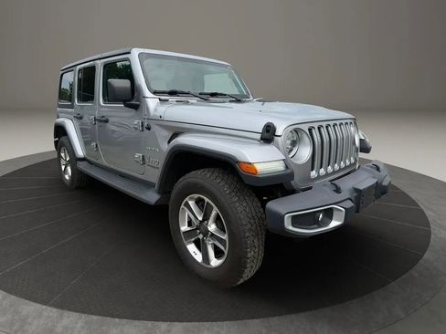 Used 2019 Jeep Wrangler Unlimited Sahara w/ Cold Weather Group AWD/4WD image 3