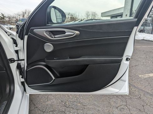Used 2022 Alfa Romeo Giulia Veloce image 28