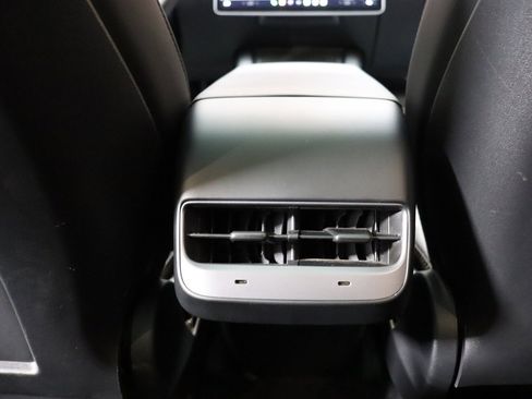 Used 2023 Tesla Model Y Long Range image 31