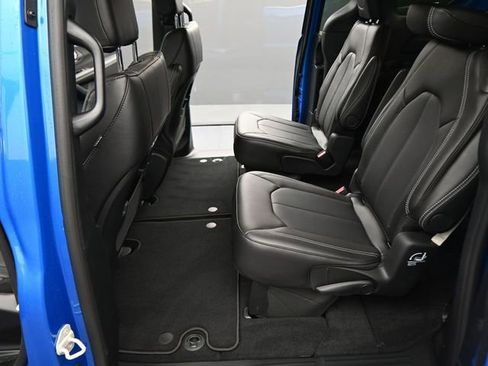 New 2026 Chrysler Pacifica Select image 25