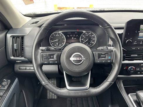 Used 2025 Nissan Pathfinder SL AWD/4WD image 14