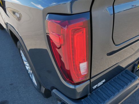 Used 2019 GMC Sierra 1500 Denali w/ Denali Ultimate Package AWD/4WD image 18