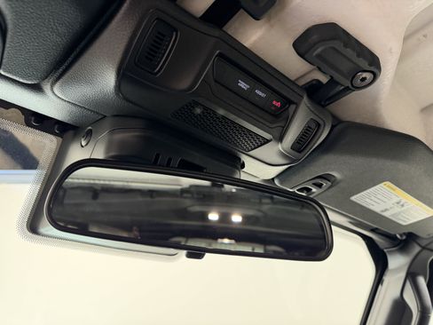 Used 2025 Jeep Wrangler Unlimited Sahara image 7