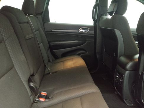 Used 2020 Jeep Grand Cherokee Laredo w/ 18" Wheel & 8.4" Radio Group image 19