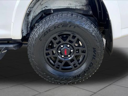 Used 2018 Toyota 4Runner SR5 Premium AWD/4WD image 9