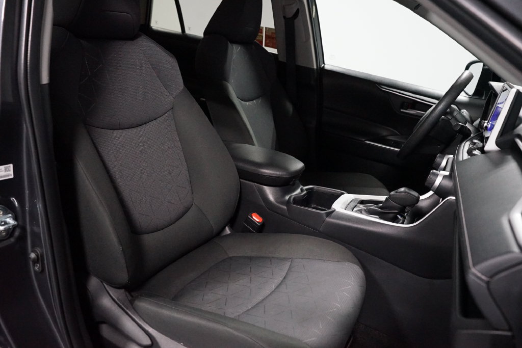 Certified 2025 Toyota RAV4 XLE FWD image 28