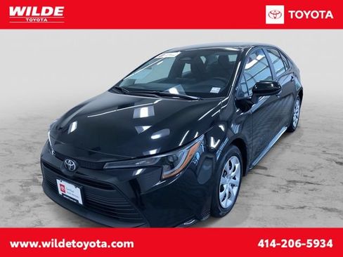 Certified 2025 Toyota Corolla LE FWD image 1