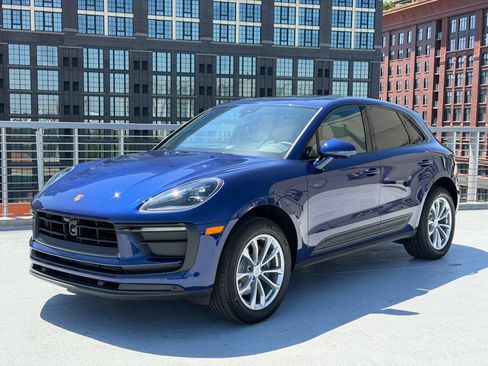 Used 2026 Porsche Macan AWD/4WD image 1