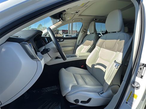 Used 2021 Volvo XC60 T5 Inscription w/ Advanced Package image 14