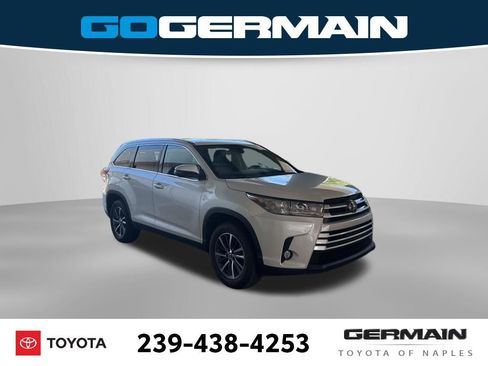 Used 2019 Toyota Highlander XLE FWD image 12