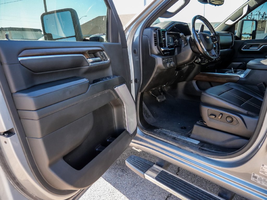 Used 2024 Chevrolet Silverado 3500 High Country w/ Technology Package AWD/4WD image 37