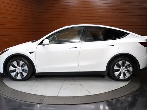 Used 2023 Tesla Model Y Long Range image 8