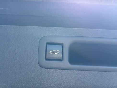 Used 2022 Toyota Highlander XLE FWD image 25