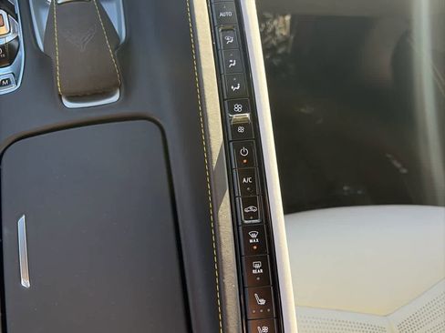 Used 2022 Chevrolet Corvette Stingray Premium Cpe w/ Z51 Performance Package image 18