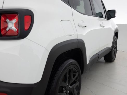 Used 2018 Jeep Renegade Altitude w/ UConnect 8.4 Nav Group AWD/4WD image 14