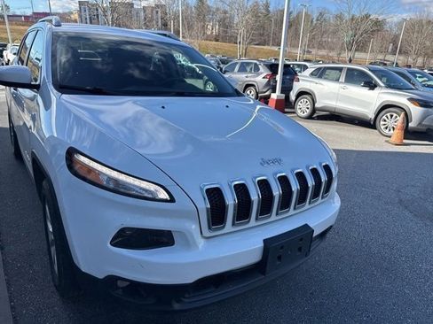 Used 2016 Jeep Cherokee Latitude w/ Cold Weather Group image 3