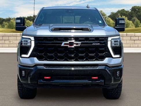 Used 2025 Chevrolet Silverado 2500 ZR2 w/ Technology Package AWD/4WD image 3