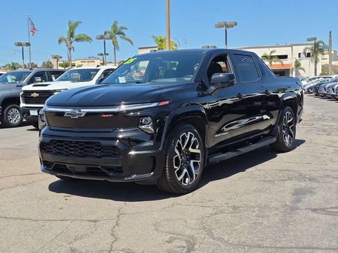 Used 2025 Chevrolet Silverado EV RST AWD/4WD image 4