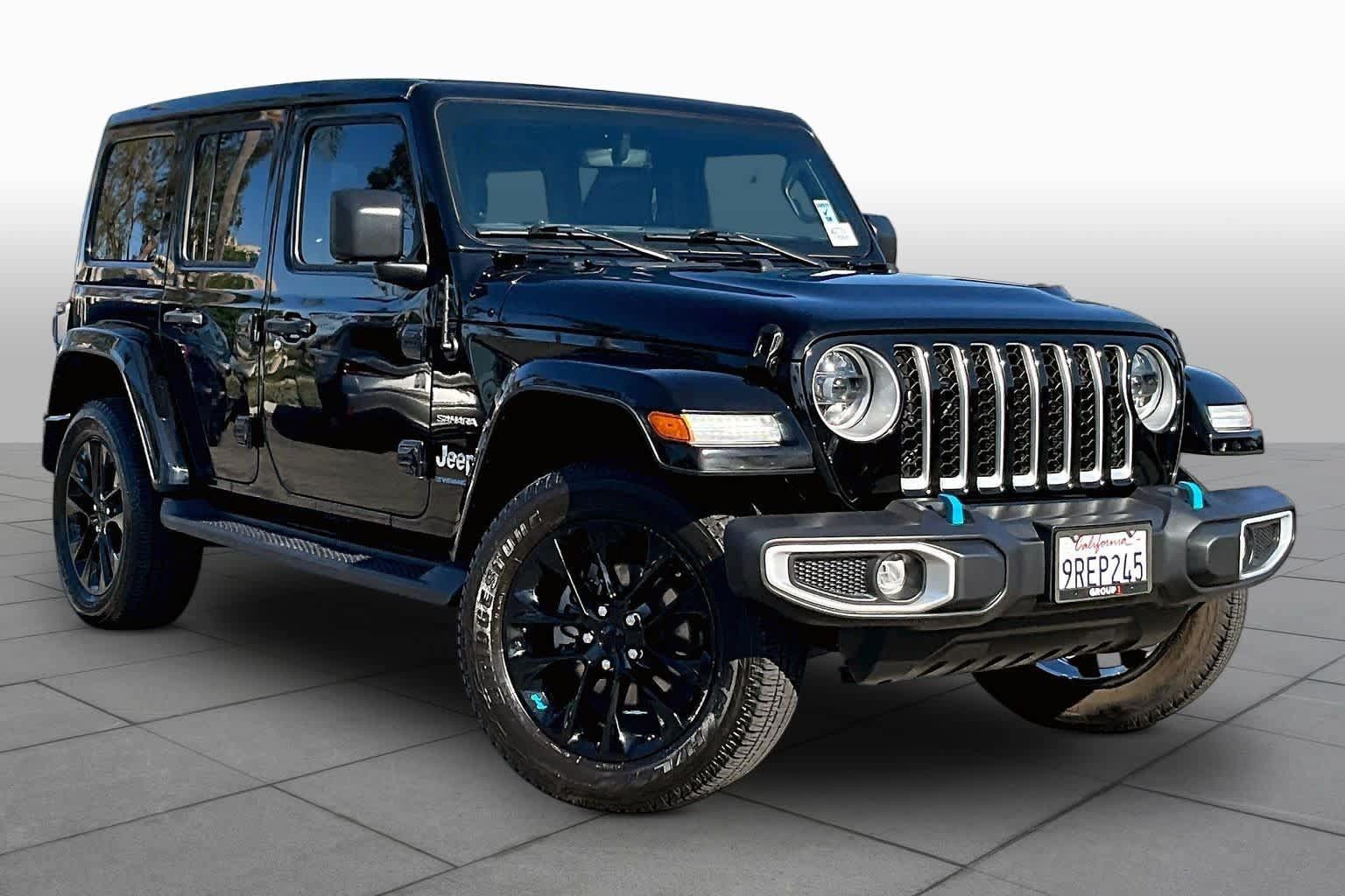 Used 2023 Jeep Wrangler Unlimited Sahara w/ Cold Weather Group AWD/4WD image 2