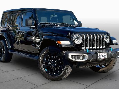 Used 2023 Jeep Wrangler Unlimited Sahara w/ Cold Weather Group AWD/4WD image 2