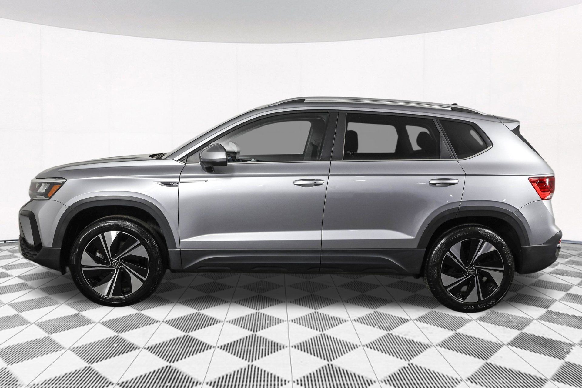 Used 2024 Volkswagen Taos SE AWD/4WD image 18