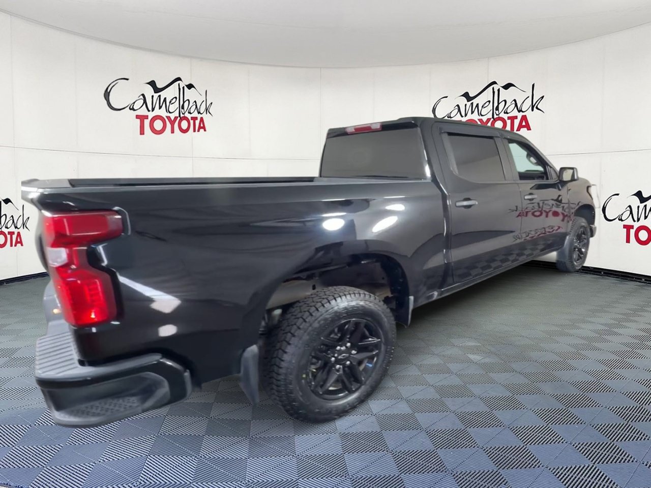 Used 2024 Chevrolet Silverado 1500 Custom Trail Boss AWD/4WD image 2